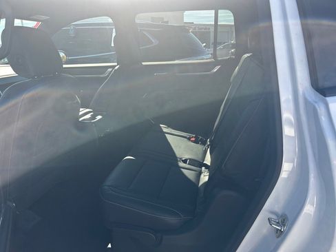 Used 2025 GMC Acadia Elevation image 25