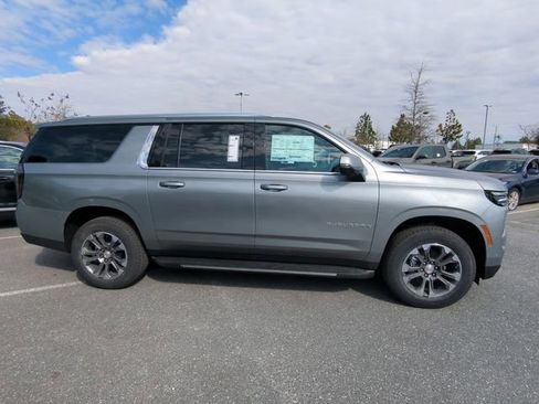 New 2026 Chevrolet Suburban LT w/ Comfort Package image 4