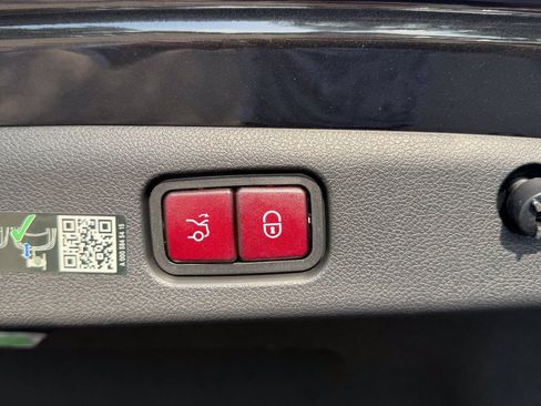 Used 2025 Mercedes-Benz E 350 Sedan image 12