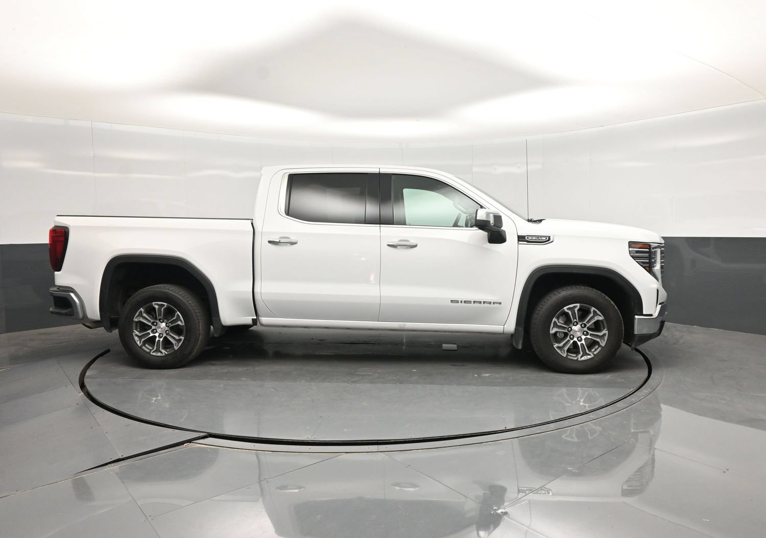 Used 2026 GMC Sierra 1500 SLT RWD image 18