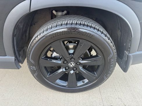 Certified 2025 Honda Pilot Black Edition image 39