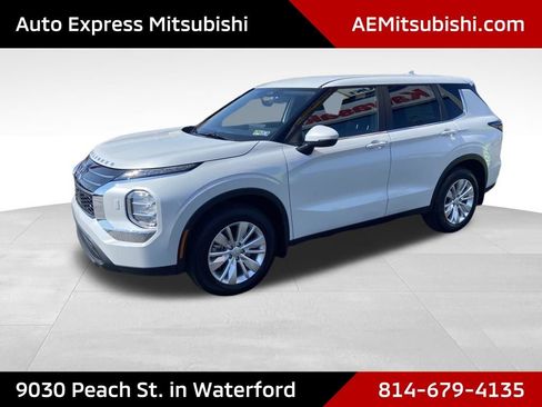 New 2026 Mitsubishi Outlander ES image 3