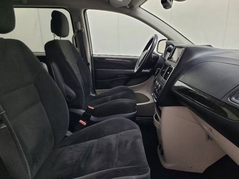 Used 2019 Dodge Grand Caravan SE image 21