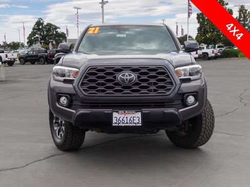 Certified 2021 Toyota Tacoma TRD Off-Road w/ Technology Package AWD/4WD image 3