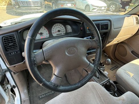 Used 2001 Toyota Tacoma 2WD Xtracab w/ SR5 Pkg w/ Chrome Pkg image 10