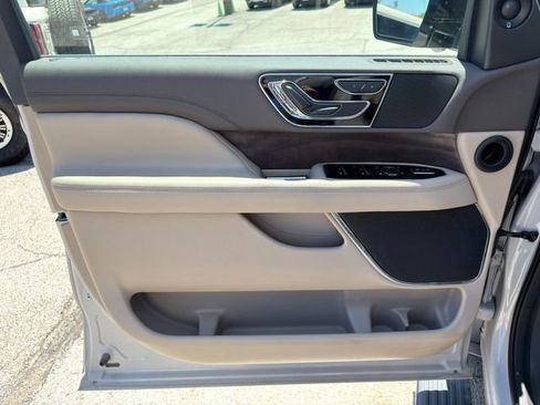Used 2024 Lincoln Navigator Premiere AWD/4WD image 28