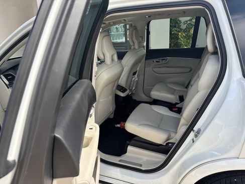 Used 2020 Volvo XC90 T6 Momentum w/ Protection Package Premier AWD/4WD image 4