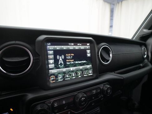 Used 2022 Jeep Wrangler Unlimited Sahara w/ Cold Weather Group image 6