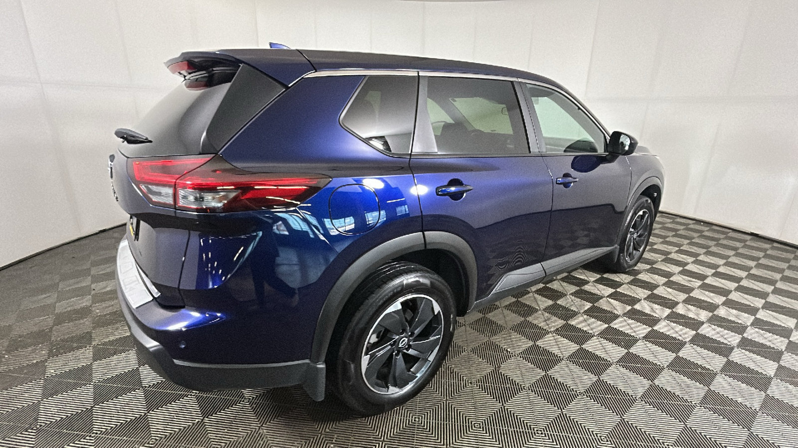 Used 2025 Nissan Rogue SV FWD image 3