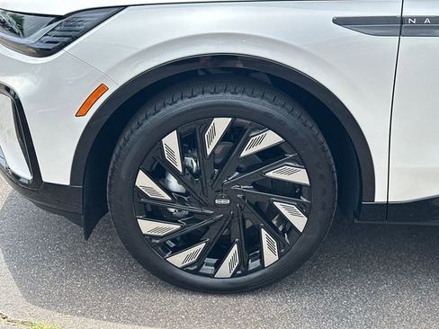 New 2026 Lincoln Nautilus Reserve w/ Jet Appearance Package AWD/4WD image 11