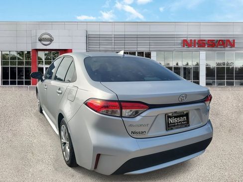 Used 2021 Toyota Corolla LE image 5