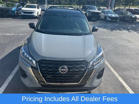 Used 2023 Nissan Kicks SR w/ SR Premium Package FWD image 2