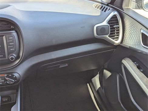 Used 2022 Kia Soul LX w/ Technology Package image 17