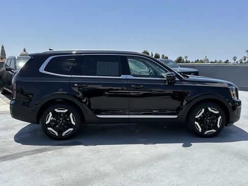 Used 2025 Kia Telluride EX FWD image 9