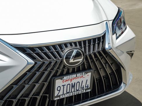Used 2025 Lexus ES 350 w/ Premium Package FWD image 11
