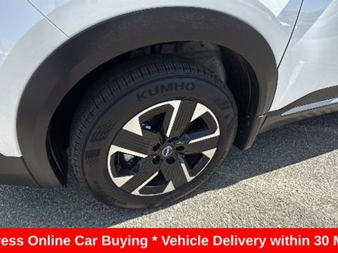 Certified 2025 Nissan Kicks SV image 9