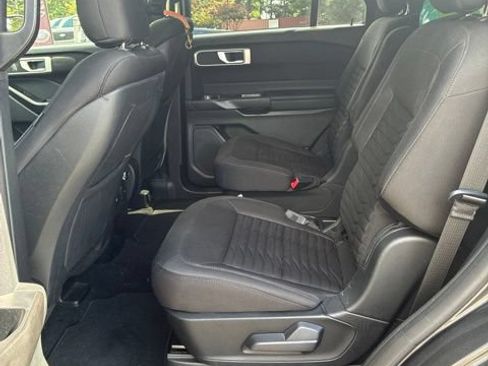 Used 2020 Ford Explorer XLT AWD/4WD image 7