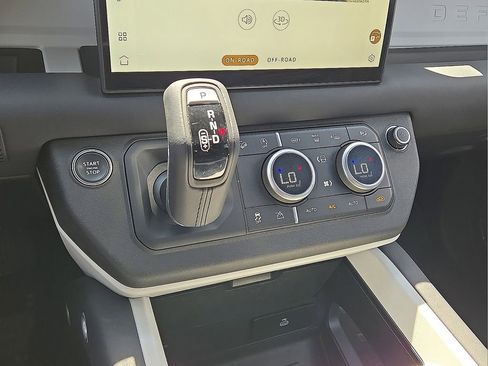 Used 2025 Land Rover Defender 110 S image 26