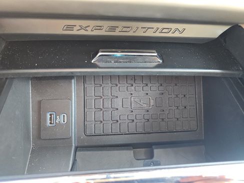 Used 2022 Ford Expedition XLT AWD/4WD image 29