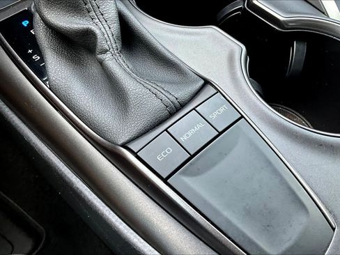 Used 2024 Toyota Camry SE image 32