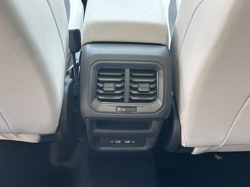 New 2026 Volkswagen Taos SE FWD image 15