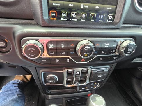 Used 2020 Jeep Gladiator Overland AWD/4WD image 19