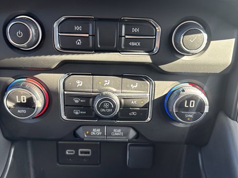 Used 2024 Chevrolet Tahoe LS image 28