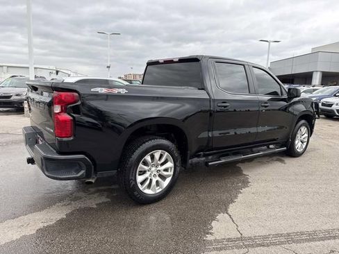 Used 2023 Chevrolet Silverado 1500 Custom image 2