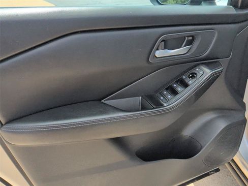 Used 2024 Nissan Rogue SV FWD image 14
