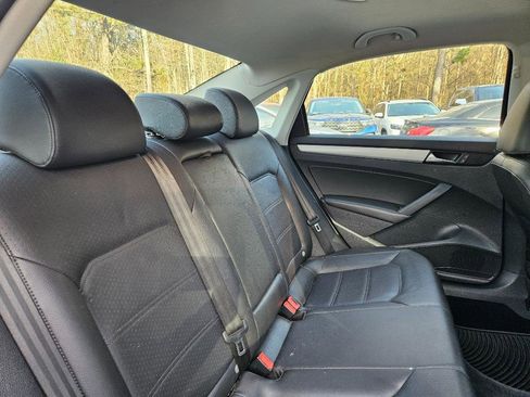 Used 2013 Volkswagen Passat 2.5 SE image 32