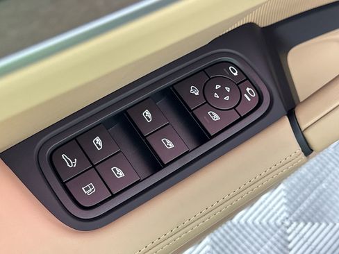 Used 2026 Porsche Cayenne S AWD/4WD image 13