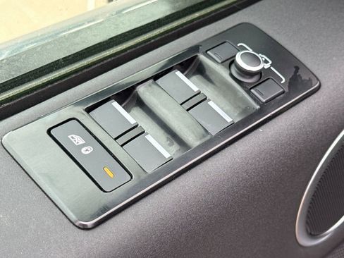 Used 2019 Land Rover Discovery SE image 20