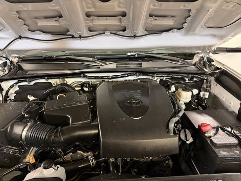 Used 2019 Toyota Tacoma TRD Sport image 18