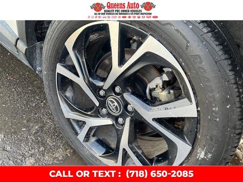 Used 2019 Toyota C-HR XLE image 31
