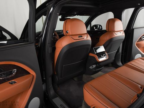 Certified 2023 Bentley Bentayga Extended Wheelbase image 26