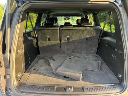 Used 2025 Jeep Wagoneer L Series II w/ 8-pass Seating Package AWD/4WD image 25
