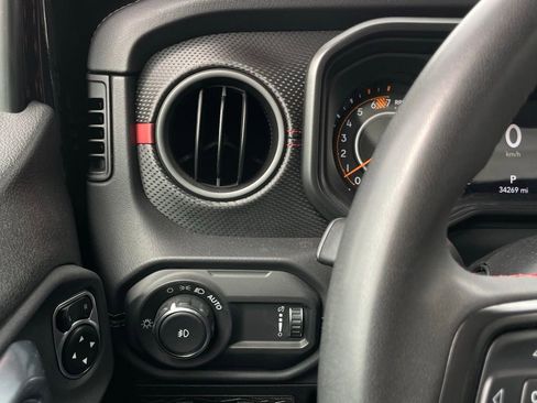 Used 2024 Jeep Wrangler Unlimited Rubicon image 13