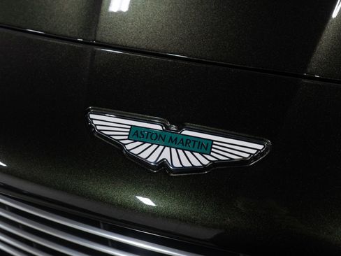 Used 2025 Aston Martin Vanquish image 16