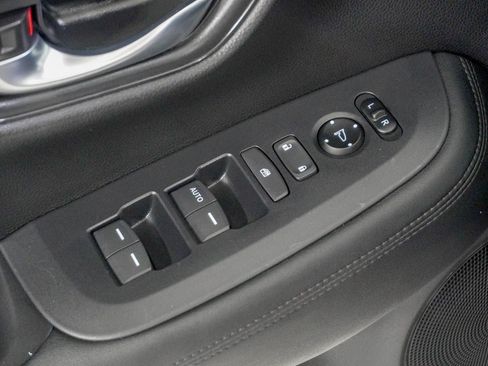 Used 2023 Honda HR-V LX image 17