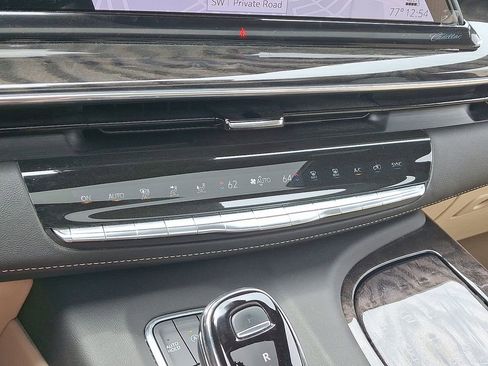 Certified 2023 Cadillac Escalade Premium Luxury image 19