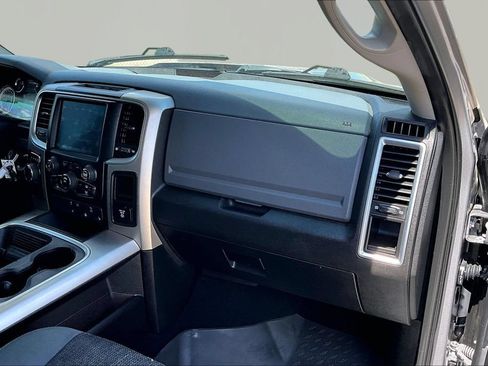 Used 2020 RAM 1500 Classic SLT w/ Luxury Group RWD image 17
