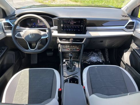 New 2026 Volkswagen Taos SE FWD image 25