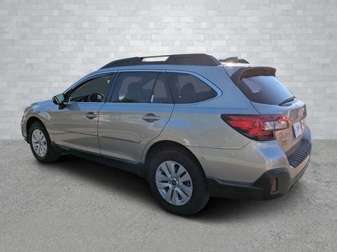 Used 2019 Subaru Outback 2.5i Premium image 7