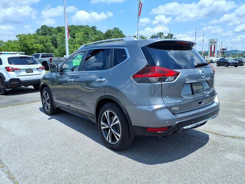 Used 2020 Nissan Rogue SV w/ Premium Package FWD image 3