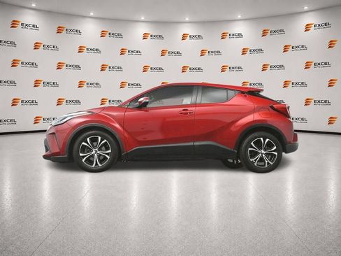 Used 2020 Toyota C-HR LE FWD image 35