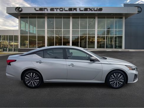 Used 2024 Nissan Altima 2.5 SV image 2