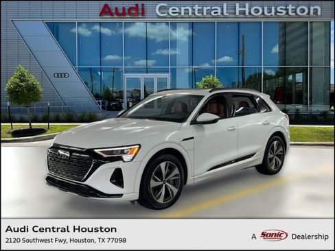 Used 2024 Audi Q8 e-tron Premium image 1