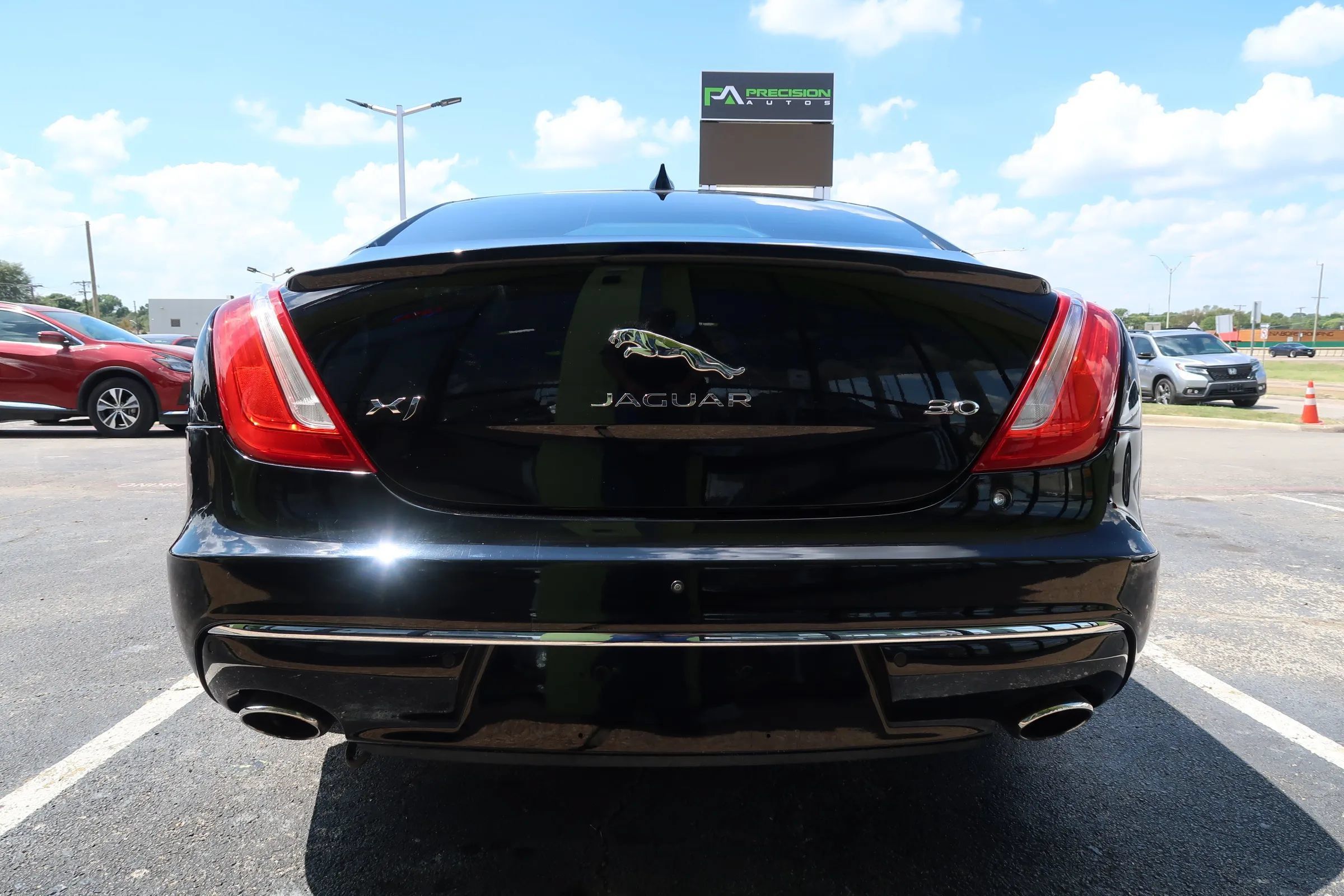 Used 2017 Jaguar XJ R-Sport RWD image 8