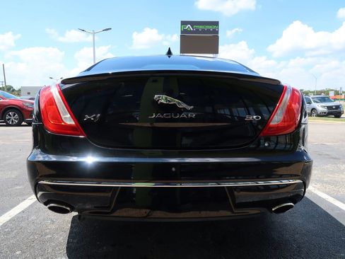 Used 2017 Jaguar XJ R-Sport image 8