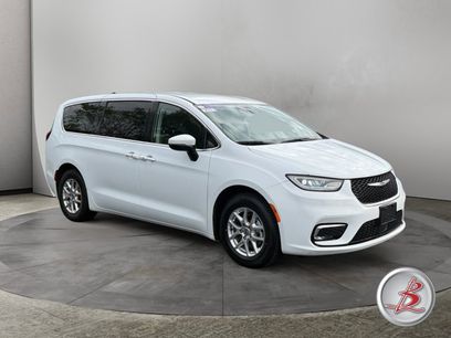 Used 2023 Chrysler Pacifica Touring-L